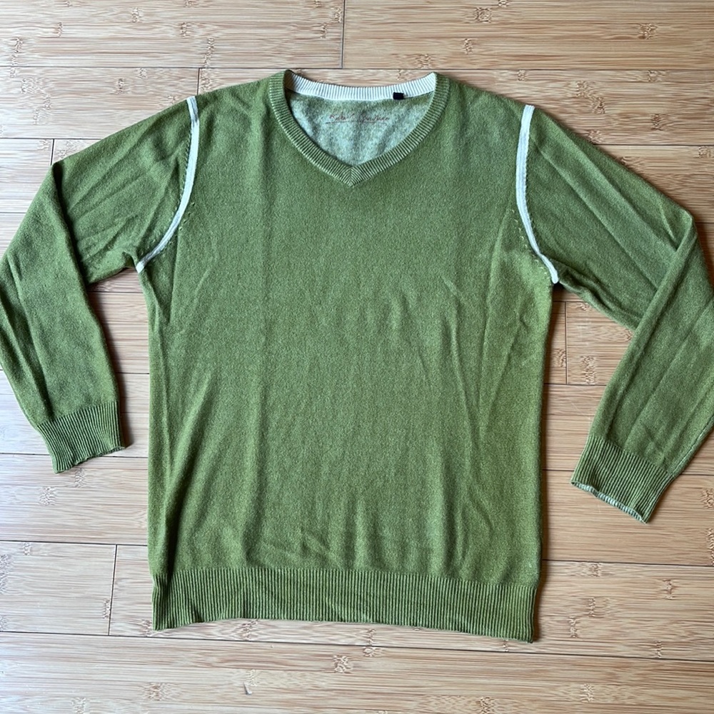 Robert Graham Silk Cashmere Long Sleeve V-
Neck Sweater Green size S